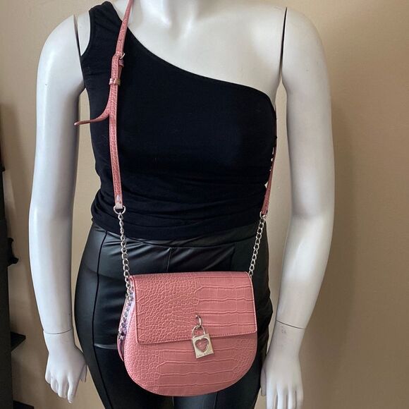 NWT Betsey Johnson Dark Blush Snake Embossed Floral Saddle Bag | Crossbody Bag - Picture 6 of 17